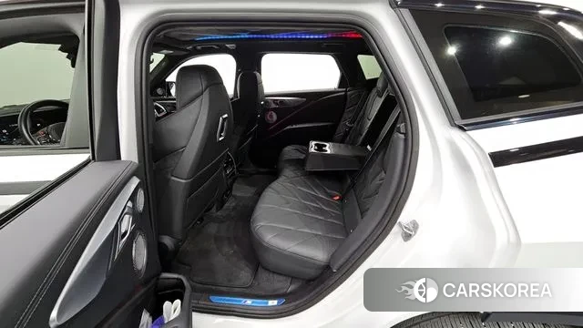 BMW XM (G09) 2024 Белый из Кореи, фото 2