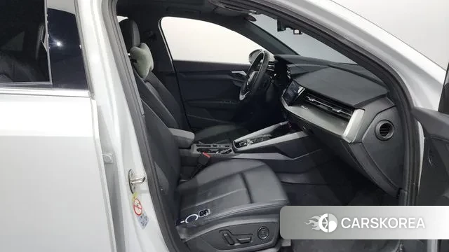 Audi A3 (8Y) 2023 Белый из Кореи, фото 2