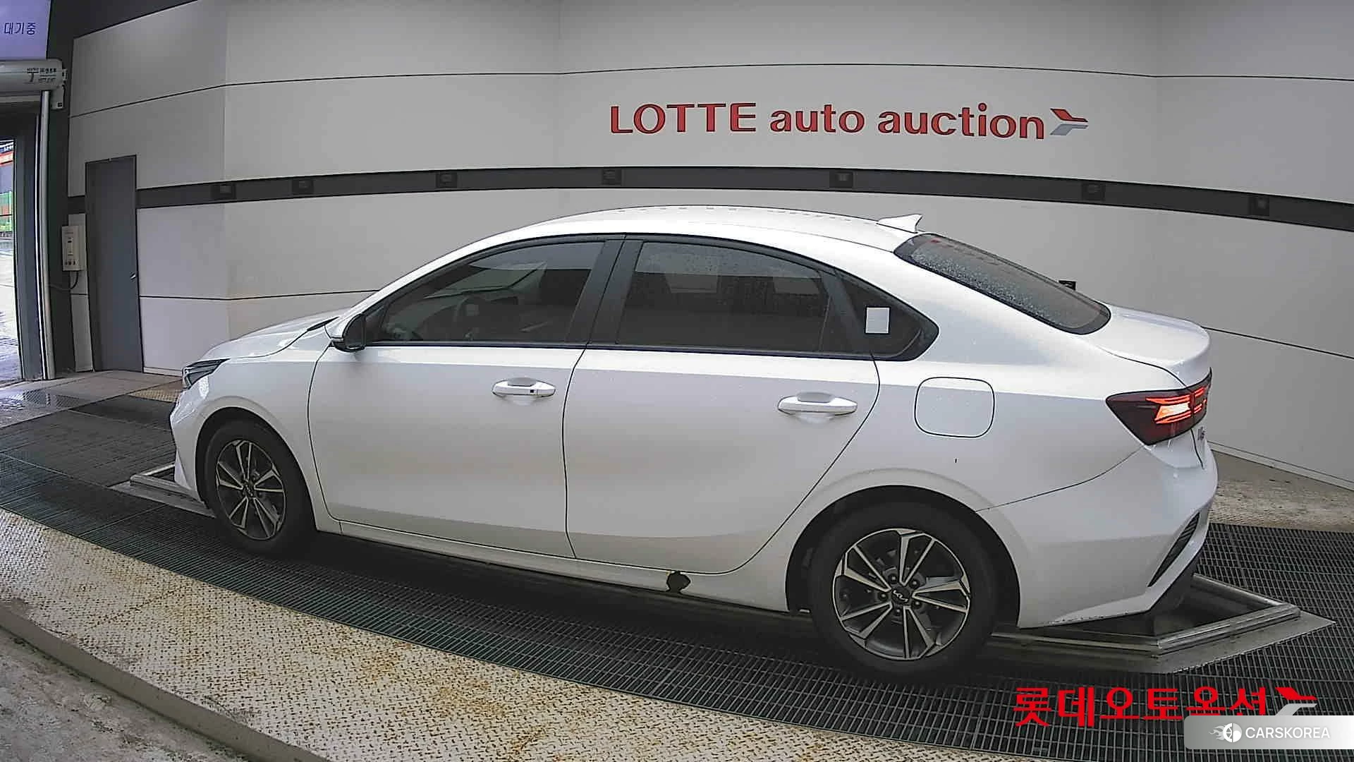Kia K3 2022 Snow White Pearl из Кореи, фото 2