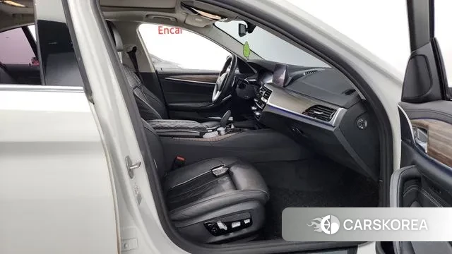 BMW 5 Series (G30) 2019 Белый из Кореи, фото 2