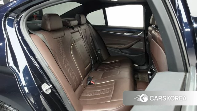BMW 5 Series (G30) 2021 Черный из Кореи, фото 2