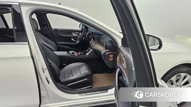 Mercedes-Benz E-Class W213 2018 Белый из Кореи, фото 2