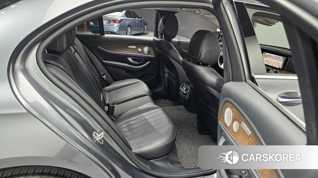 Mercedes-Benz E-Class W213 2020 Серый из Кореи, фото 2