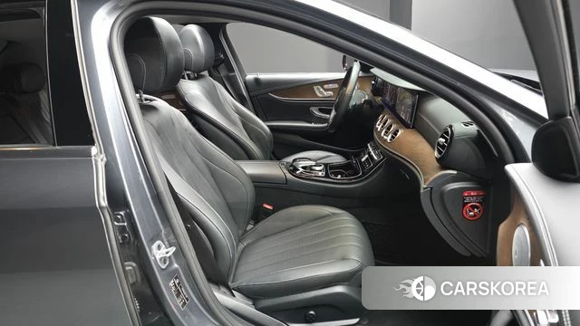 Mercedes-Benz E-Class W213 2018 Серый из Кореи, фото 2