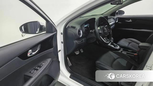 Kia The New K3 2nd generation 2023 Белый из Кореи, фото 2