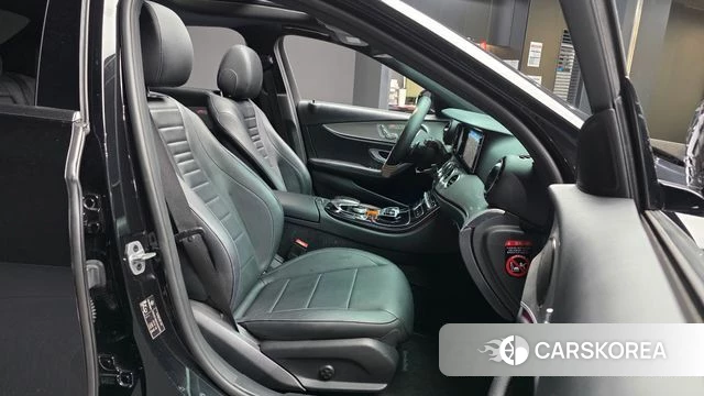 Mercedes-Benz E-Class W213 2019 Черный из Кореи, фото 2
