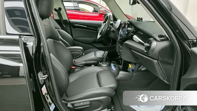 Mini Cooper 2021 Черный из Кореи, фото 2