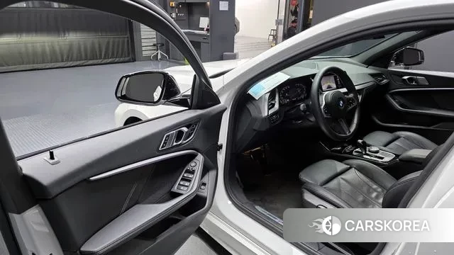 BMW 1 Series (F40) 2022 Белый из Кореи, фото 2