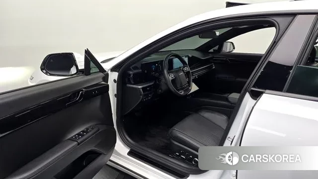 Hyundai Grandeur Hybrid (GN7) 2023 Белый из Кореи, фото 2