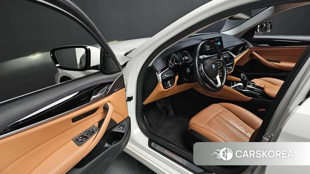 BMW 5 Series (G30) 2018 Белый из Кореи, фото 2