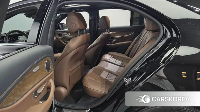 Mercedes-Benz E-Class W213 2021 Черный из Кореи, фото 2