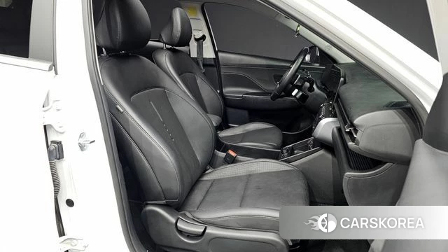Hyundai Kona (SX2) 2023 Белый из Кореи, фото 2