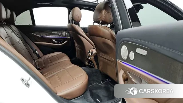 Mercedes-Benz E-Class W213 2021 Белый из Кореи, фото 2