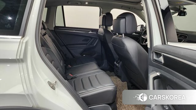 Volkswagen Tiguan second Generation 2023 Белый из Кореи, фото 2