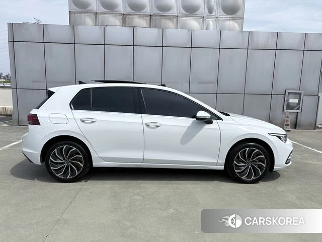 Volkswagen Golf 2024 Белый из Китая, фото 2