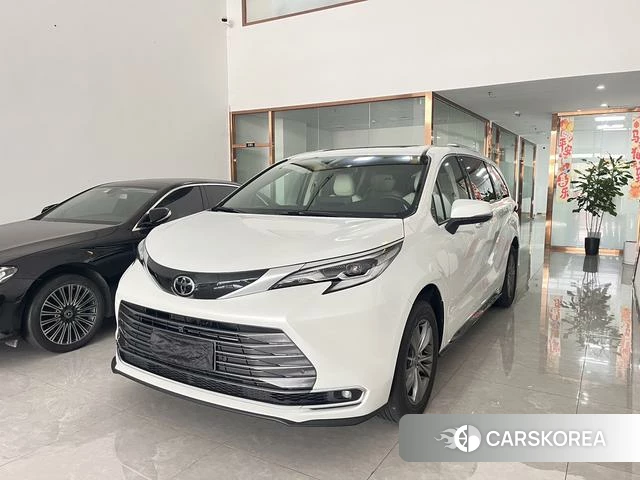 Toyota Saina 2025 Белый из Китая, фото 2