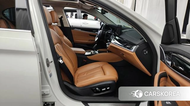 BMW 5 Series (G30) 2022 Белый из Кореи, фото 2