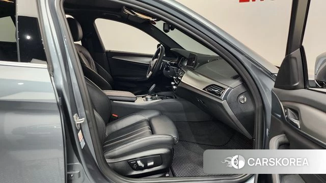 BMW 5 Series (G30) 2018 Серый из Кореи, фото 2