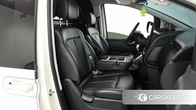 Hyundai Staria 2023 Белый из Кореи, фото 2