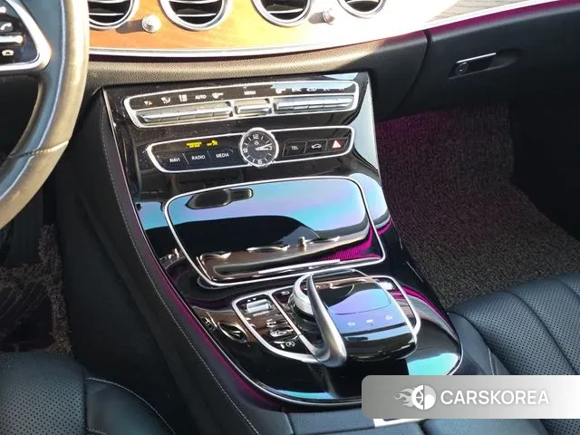 Mercedes-Benz E-Class W213 2020 Черный из Кореи, фото 2