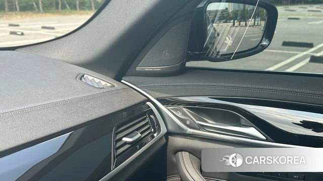 BMW 5 Series (G30) 2022 Черный из Кореи, фото 2