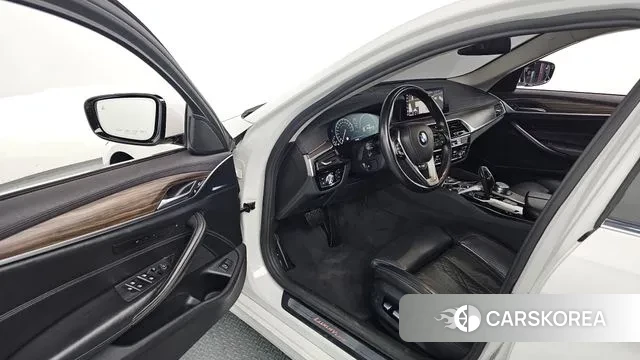 BMW 5 Series (G30) 2019 Белый из Кореи, фото 2