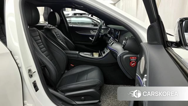 Mercedes-Benz E-Class W213 2022 Белый из Кореи, фото 2