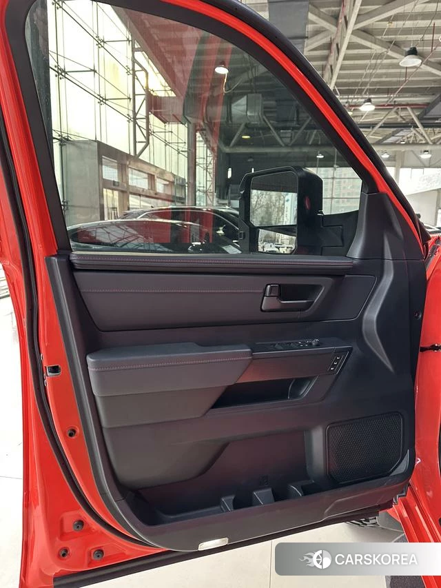 Toyota Sequoia 2023 Оранжевый из Китая, фото 2