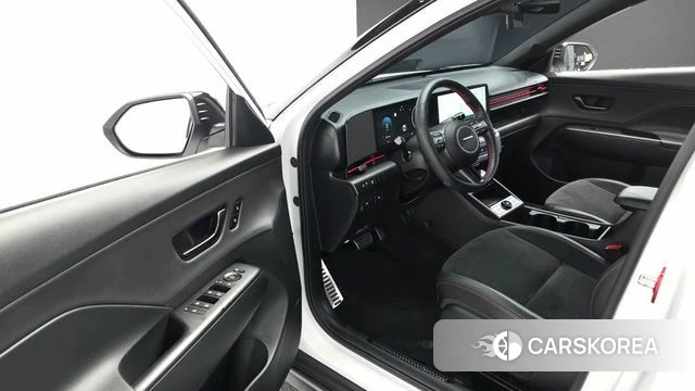 Hyundai Kona (SX2) 2023 Белый из Кореи, фото 2