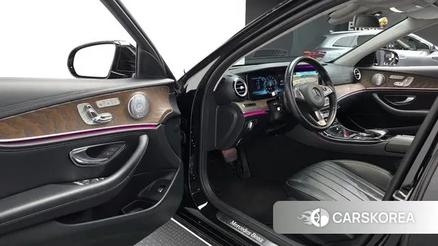 Mercedes-Benz E-Class W213 2018 Черный из Кореи, фото 2