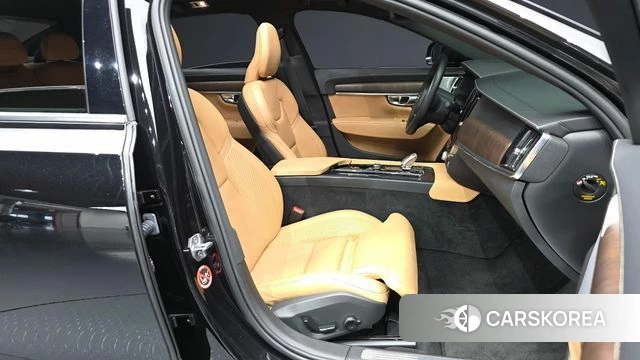 Volvo S90 2021 Черный из Кореи, фото 2