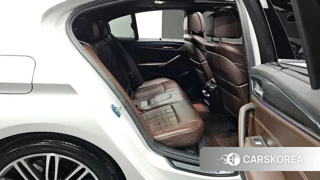 BMW 5 Series (G30) 2019 Белый из Кореи, фото 2