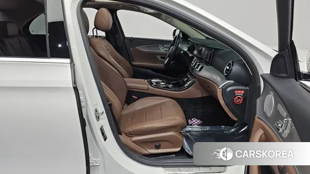 Mercedes-Benz E-Class W213 2019 Белый из Кореи, фото 2