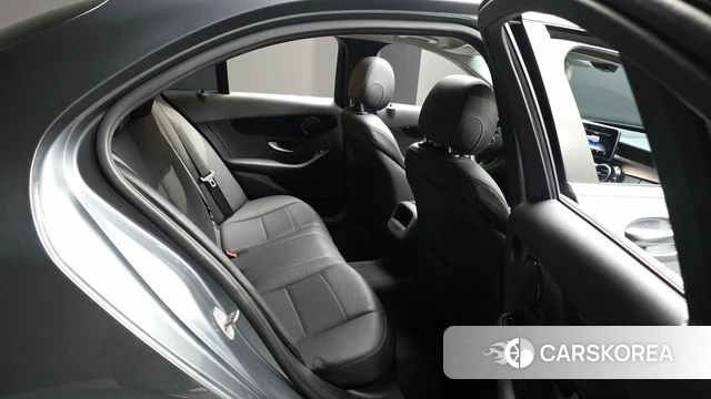 Mercedes-Benz C-Class W205 2018 Серебристо-серый из Кореи, фото 2
