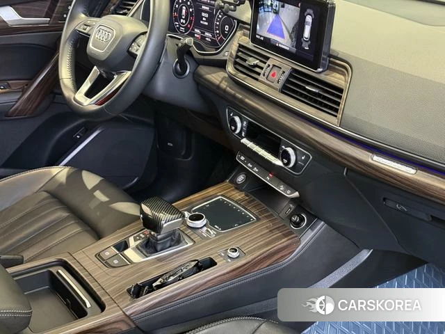 Audi Q5L 2021 Черный из Китая, фото 2