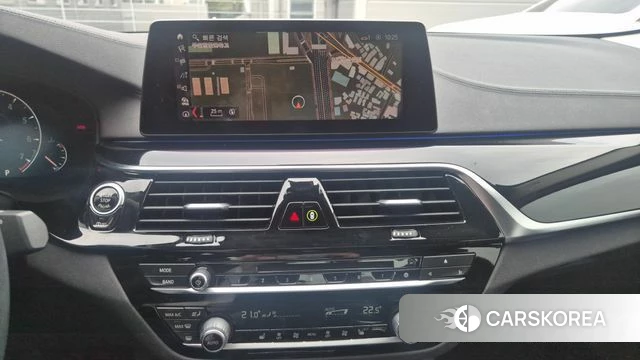 BMW 5 Series (G30) 2019 Белый из Кореи, фото 2