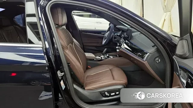 BMW 5 Series (G30) 2022 Черный из Кореи, фото 2