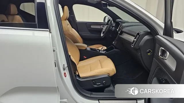 Volvo XC40 2021 Белый из Кореи, фото 2