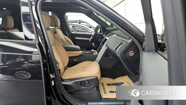 Land Rover Discovery 5 2024 Черный из Кореи, фото 2