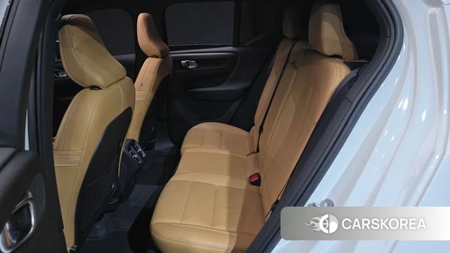 Volvo XC40 2022 Белый из Кореи, фото 2
