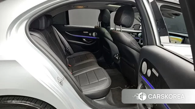 Mercedes-Benz E-Class W213 2018 Серебряный из Кореи, фото 2