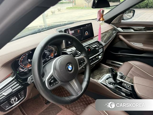 BMW 5 series 2022 Черный из Китая, фото 2