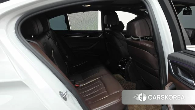 BMW 5 Series (G30) 2019 Белый из Кореи, фото 2