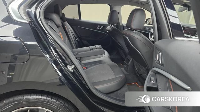 BMW 1 Series (F40) 2021 Черный из Кореи, фото 2