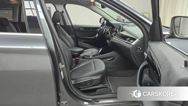 BMW X1 (F48) 2022 Серый из Кореи, фото 2