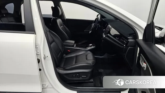 Kia Niro Plus 2022 Белый из Кореи, фото 2