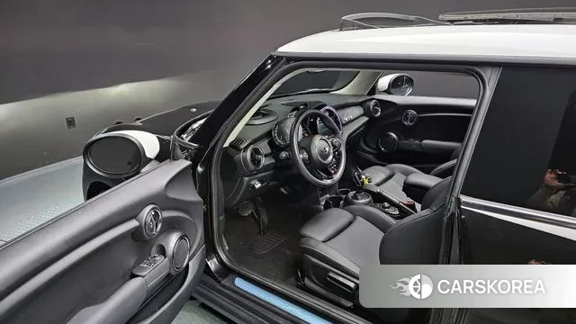 Mini Cooper 2021 Черный из Кореи, фото 2