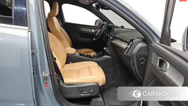 Volvo XC40 2021 Серый из Кореи, фото 2