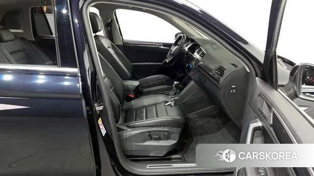 Volkswagen Tiguan second Generation 2021 Черный из Кореи, фото 2