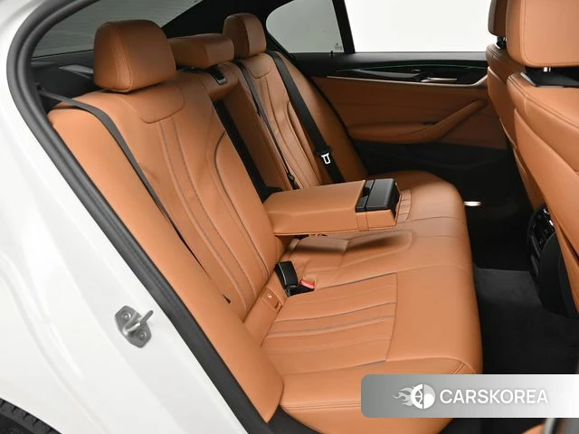 BMW 5 Series (G30) 2021 Белый из Кореи, фото 2